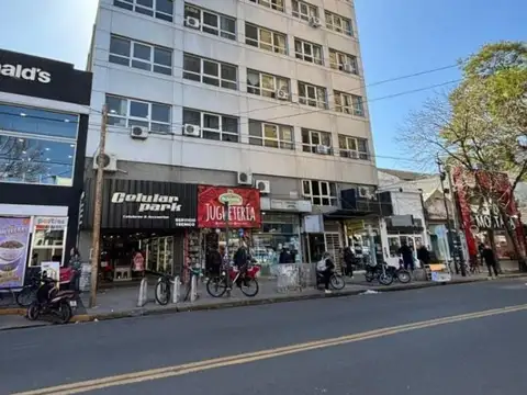 EN VENTA EN CASEROS CENTRO OFICINA DE 21M2 CON BAÑO Y COCINA SECTORIZADA - FICHA 10220