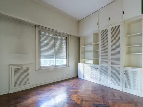 3 ambientes al frente con Balcón francés + Dependencia