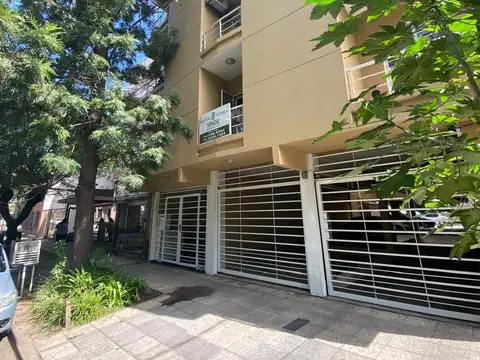 DEPARTAMENTO DE 2 AMBIENTES CON COCHERA EN VENTA - MORON CENTRO