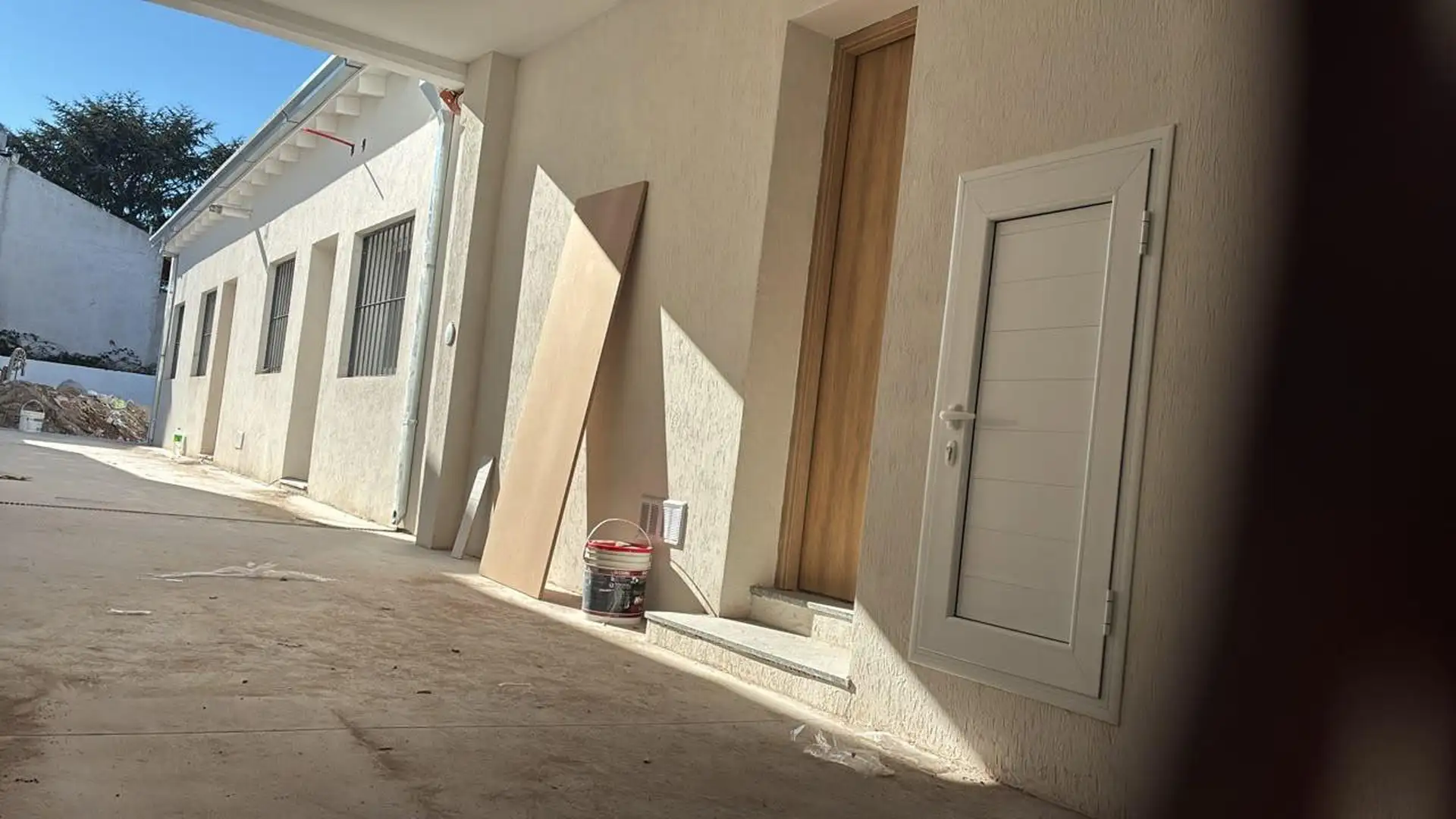Departamento a estrenar, 2 ambientes con cochera y patio – San Lorenzo 645