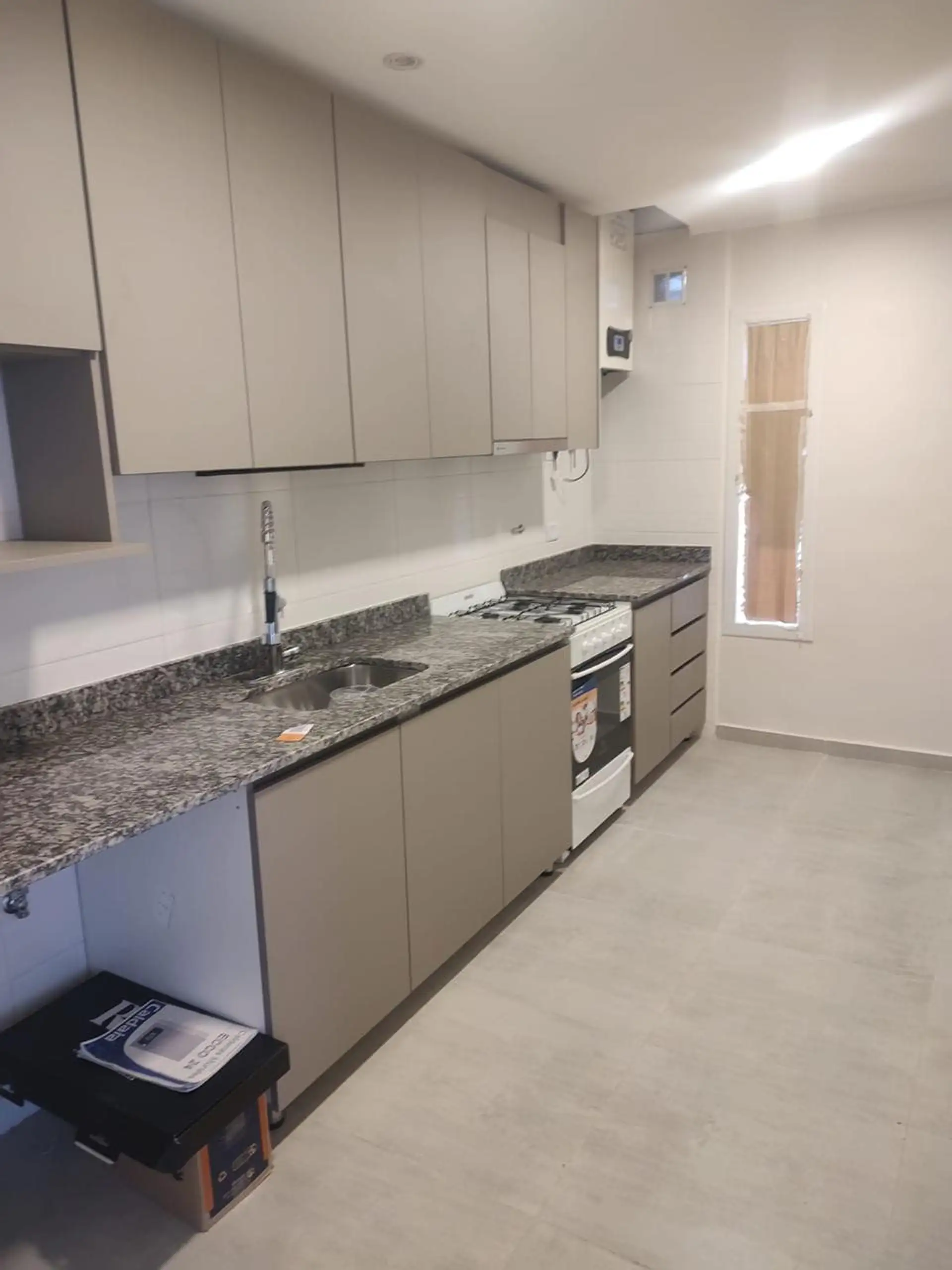 Departamento a estrenar, 2 ambientes con cochera y patio – San Lorenzo 645