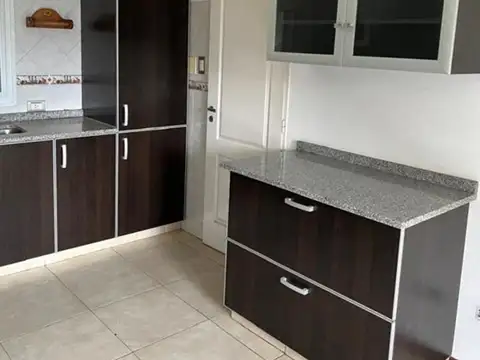 Casa  en Venta  4 Ambientes, con Piscina, en Soles del Pilar, Pilar.-