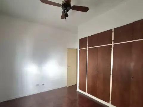 Casa en Alquiler con 1 cochera