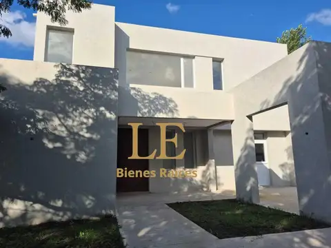 Casa en Venta con 5 cocheras