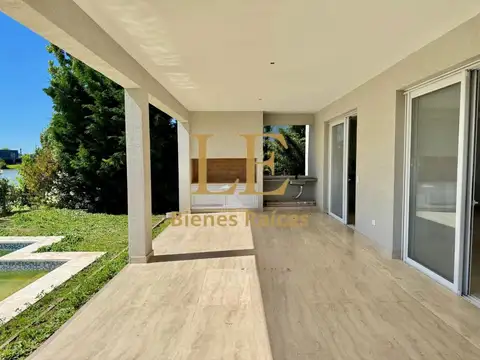Casa en Venta con 5 cocheras