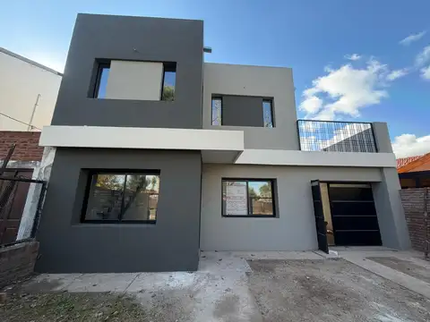 Casa en venta a nueva 3 dormitorios, cochera doble, parilla, patio y pileta, garita 8 Funes