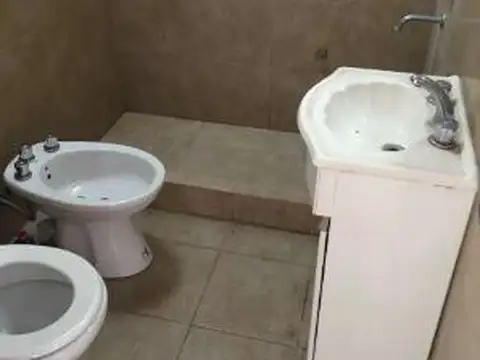 Casa en alquiler - 2 Dormitorios 1 Baño - La Plata