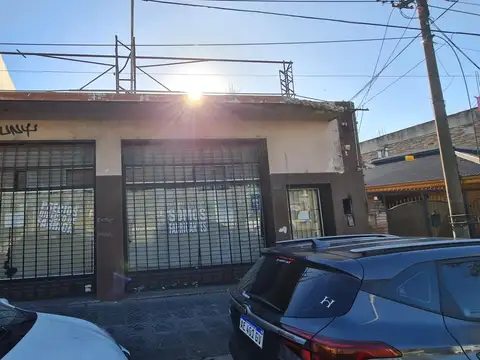 ALQUILER GALPON CON FRENTE VIDRIADO EN EZPELETA
