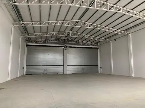 Local Comercial sobre avenida 600 m² c/ Estacionamiento - Villa Luzuriaga