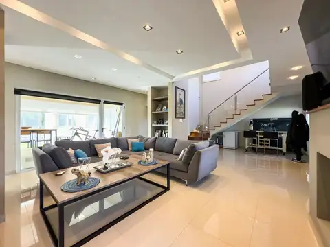 Casa 5 ambientes con 2 baños