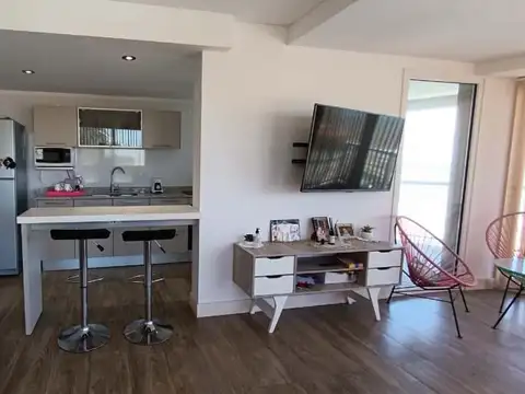 DEPARTAMENTO TRES AMBIENTES, CUATRO PERSONAS, FRENTE AL MAR.