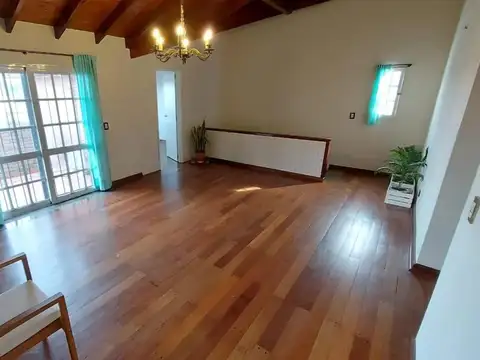 Casa 5 ambientes con 1 baño