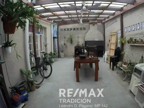 Casa en Venta con 2 cocheras