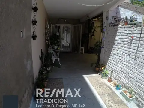 Casa 8 ambientes con 3 baños