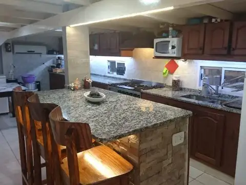 Casa en Venta con local - 3 Ambientes con jardín en Tigre