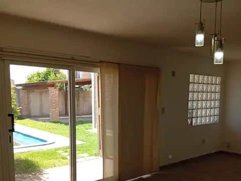 Casa 5 ambientes con 1 baño