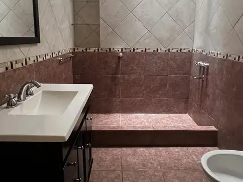 Depto Tipo Casa en Alquiler al Este