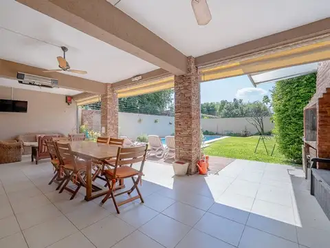 Casa 5 ambientes con 3 baños