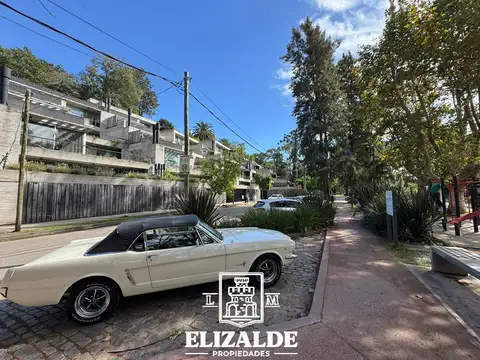 General Arias y Uruguay - Exclusivo depto. con jardín, pileta, parrilla y coch - Venta - Punta Chica