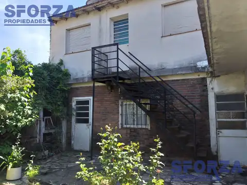 Casa 6 ambientes con 5 baños