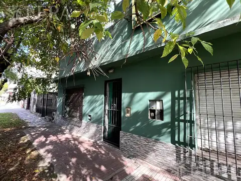 Venta departamento tipo casa de 3 ambientes en Villa Dominico