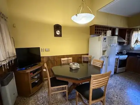 Casa 4 ambientes con 1 baño