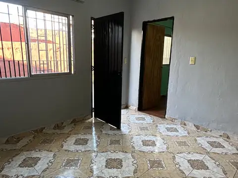 Depto Tipo Casa en Alquiler en Villa Independencia, $ 350.000