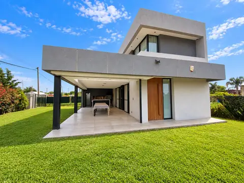 Casa 5 ambientes con 2 baños