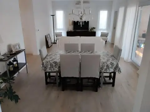 Casa 5 ambientes con 3 baños