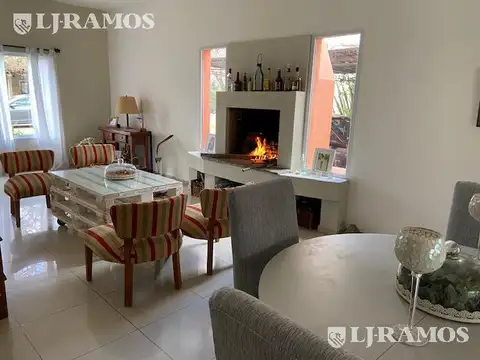 Casa 5 ambientes con 2 baños
