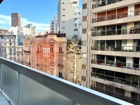 Ver Video - Excelente 4 amb.con dependencia y cochera