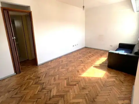 Profesor F. Aguer 5100, Piso 6