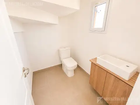 Casa 5 ambientes con 3 baños