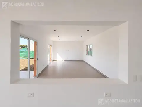 Casa en Venta en Pilar Del Este - Santa Sofia, USD 198.000