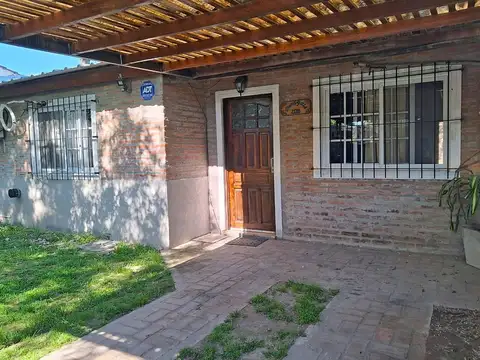 VENTA CASA en De Vicenzo Grande Inmerojable ubicac
