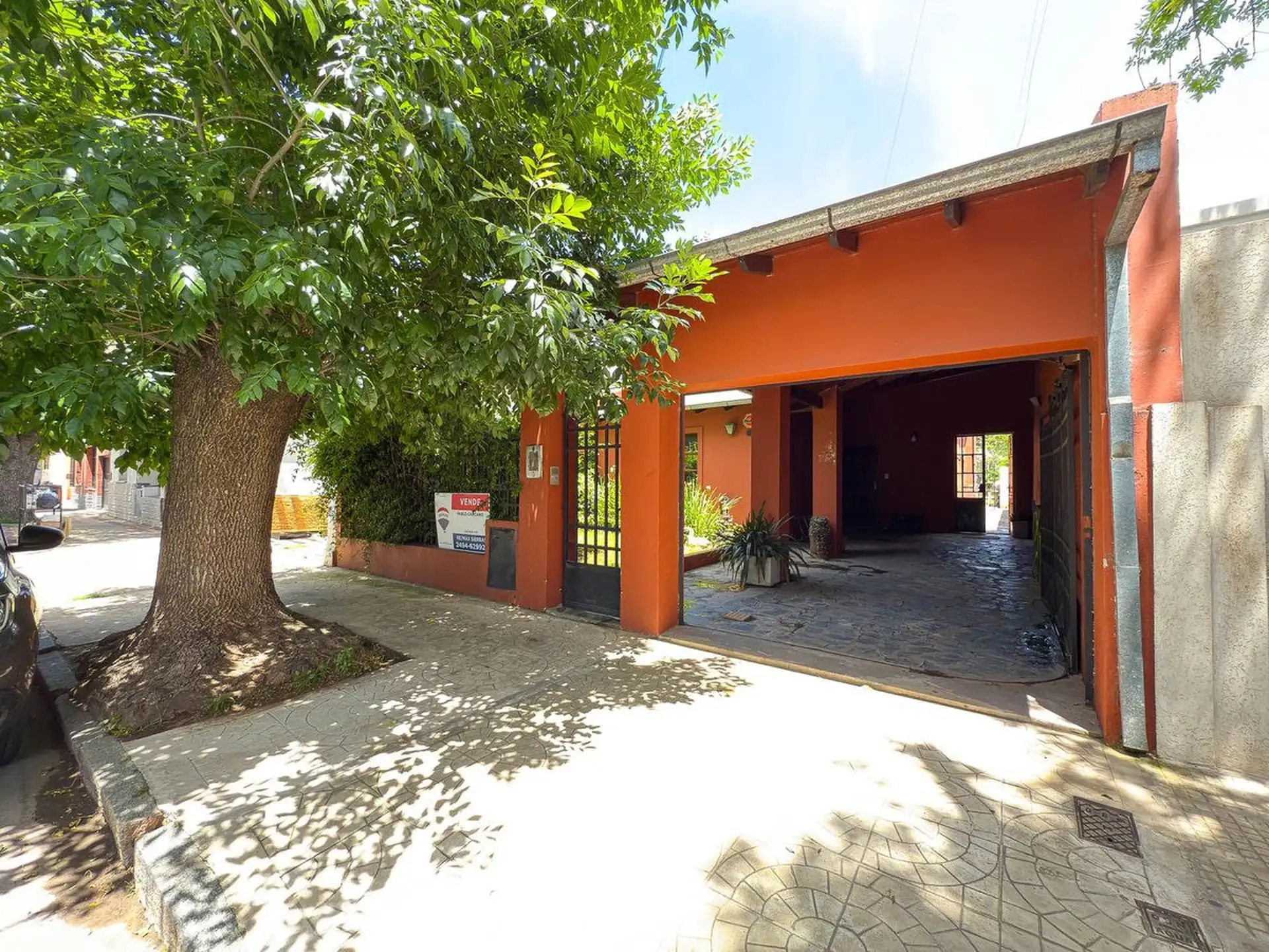 Casa 3 dorm, 155m² con quincho y garage — Semicentro
