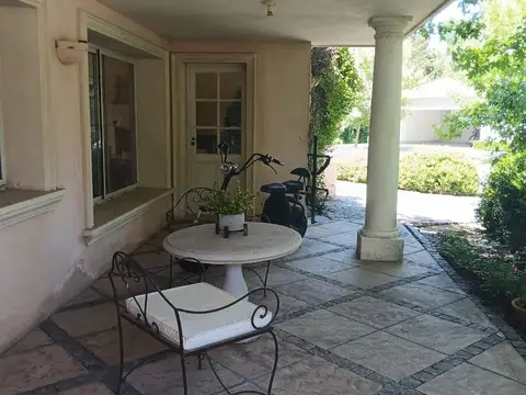 Exclusiva Casa Frente al Polo en Praderas