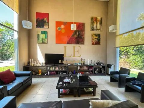 Casa en Venta con 4 cocheras