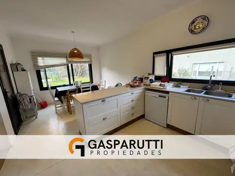 Casa en Venta con 4 cocheras