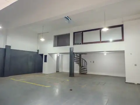 Local Comercial 268 m² en Esquina sobre Av. Caraffa + Galpón