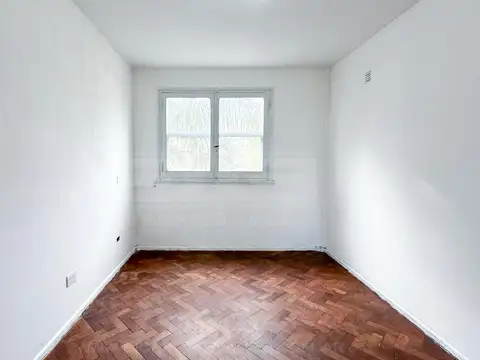 Bermudez al 3800 entre Adolfo Belloqc y Repetto