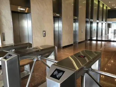 Oficina en Alquiler con 1 cochera