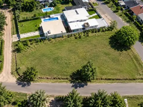 Terreno en venta, barrio Los Solares. Funes.