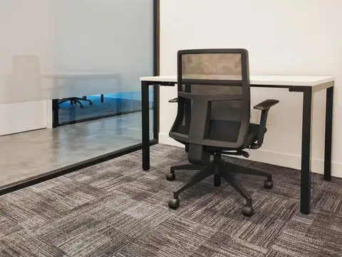 Espacio de oficina en renta para 2 personas en Montevideo, Carrasco Valley