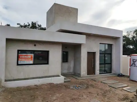 Casa 3 ambientes con 2 baños