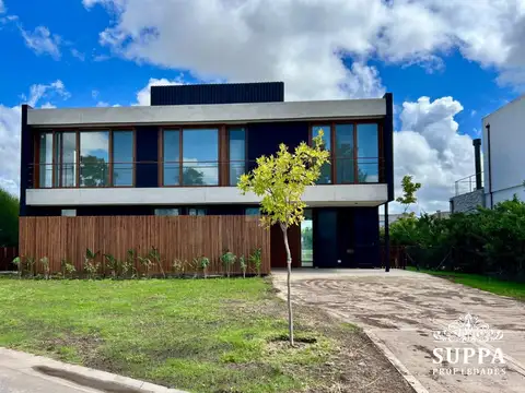 Casa 7 ambientes con 3 baños