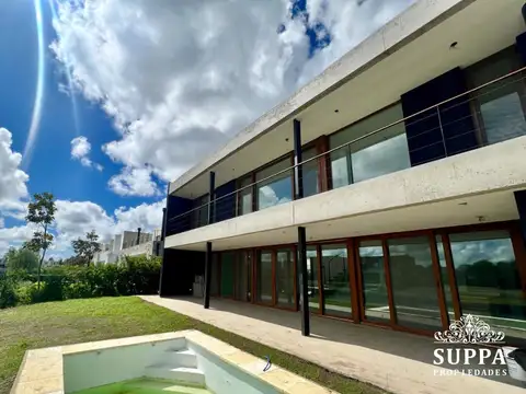 Casa en Venta en Laguna Grande, USD 670.000