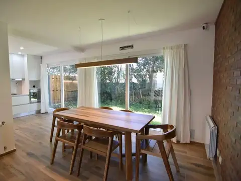 Depto Tipo Casa 4 ambientes con 3 baños