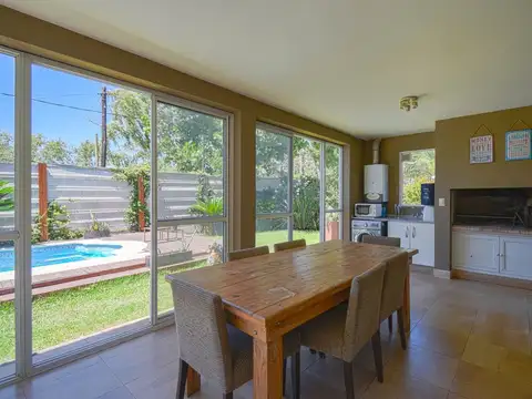 Casa en Venta con 2 cocheras