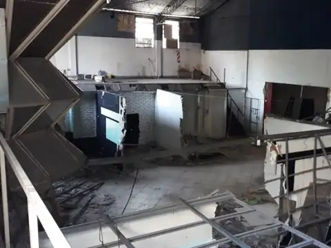 Local en alquiler en Constitución en esquina